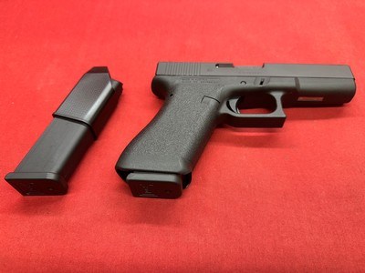 Glock G17 Gen1 Classic 9mm 17 Round - Image 6 of 17