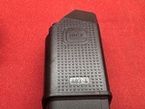 Glock G17 Gen1 Classic 9mm 17 Round - Image 11 of 17