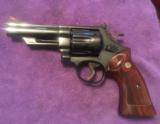 Smith and Wesson 29-2 (blue, pres. box) - 1 of 6