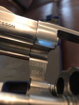 Smith and Wesson 696-1 (box, 3 inch, extra grips) - 5 of 7