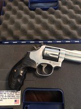 Smith and Wesson 696-1 (box, 3 inch, extra grips) - 2 of 7