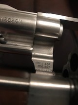 Smith and Wesson 657 (3 in, combats) - 2 of 5