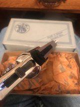 Smith and Wesson 19-3 (nickel, 2 1/2 barrel, box) - 5 of 9
