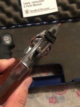 Smith and Wesson 686-3 (7 shot, box, 2in.) - 4 of 8