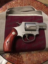 Smith and Wesson 60-7 Lady Smith (2 in, stainless, carry case) - 2 of 5