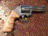 Smith and Wesson 686 (no dash, 4 inch, nice grips) - 2 of 5