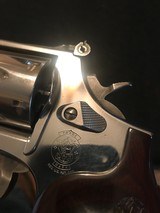 Smith and Wesson 686-5 (2 in, custom grips, NO LOCK) - 5 of 6
