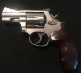 Smith and Wesson 686-5 (2 in, custom grips, NO LOCK) - 1 of 6