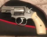 Smith and Wesson 686-3 (2 in, bone grips) - 1 of 5