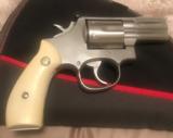 Smith and Wesson 686-3 (2 in, bone grips) - 2 of 5