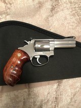 Smith and Wesson 60-4 (3in, combats) - 2 of 6