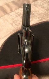 Smith and Wesson 19-3 (snub, blue, p and r) - 2 of 8