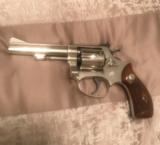 Smith and Wesson 34 (4 in, nickel, diam. grips) - 1 of 7