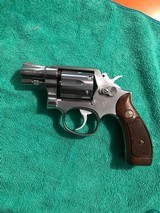 Smith and Wesson 64-2 (snub, wood grips) - 2 of 4