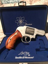 Smith and Wesson 296 Ti (2 1/2 in, airweight, prelock, combats) - 1 of 8