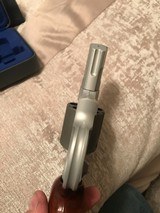 Smith and Wesson 296 Ti (2 1/2 in, airweight, prelock, combats) - 3 of 8