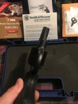 Smith and Wesson 327 Night Guard (snub, box, papers) - 3 of 6