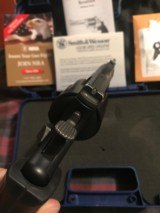 Smith and Wesson 327 Night Guard (snub, box, papers) - 6 of 6