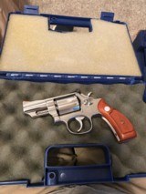 Smith and Wesson 66-2 (2.5 in, wood grips) - 4 of 5