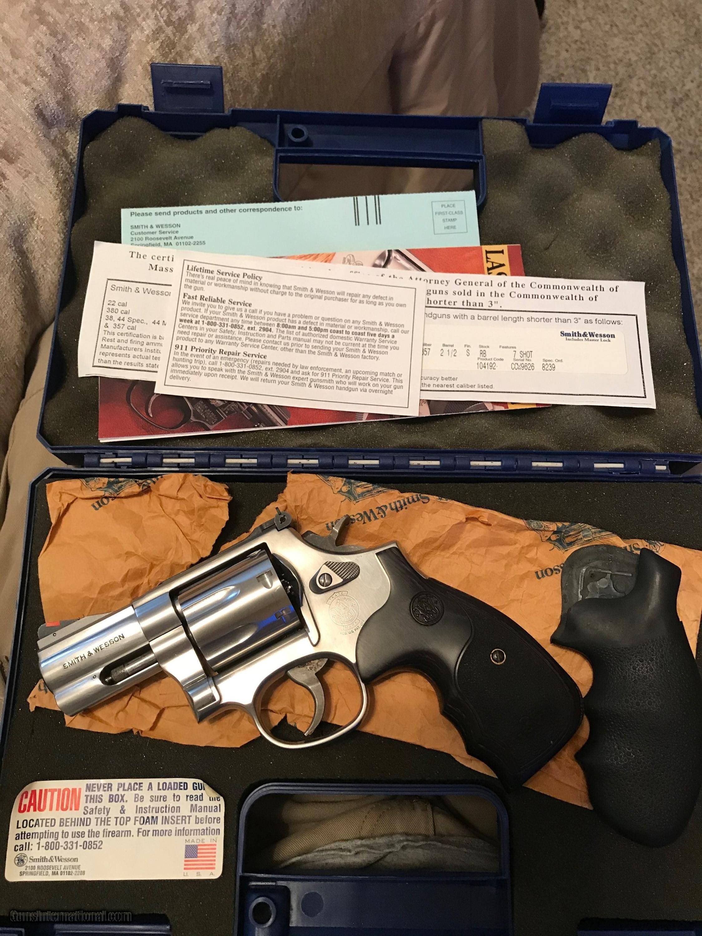 Smith and Wesson 686-5 plus (snub, 7 shot, box)