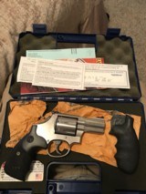 Smith and Wesson 686-5 plus (snub, 7 shot, box) - 1 of 7