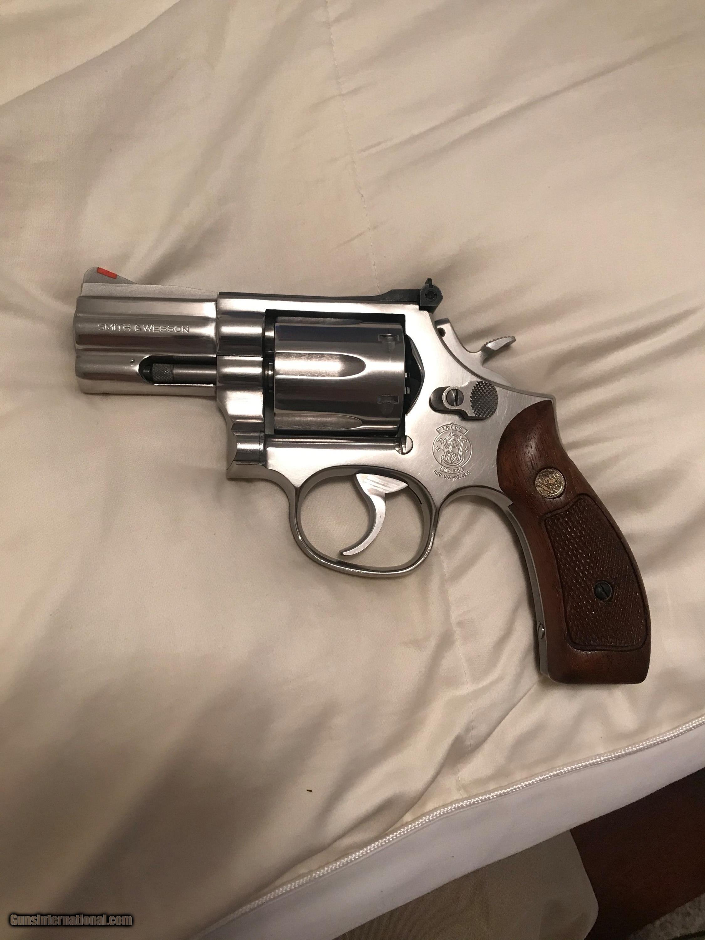 Smith and Wesson 686 (2 in, no dash)