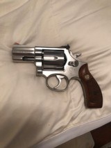 Smith and Wesson 686 (2 in, no dash) - 1 of 5