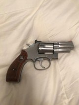 Smith and Wesson 66-3 (2 in, wood grips) - 4 of 5