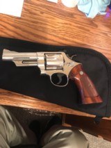 Smith and Wesson 29-2 (nickel, 4 in.) - 1 of 8