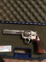 Smith and Wesson 648 (6 in, 22 mag) - 4 of 6