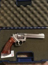 Smith and Wesson 648 (6 in, 22 mag) - 1 of 6