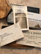 Smith and Wesson 36 (snub, blue, box) - 4 of 9