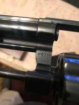 Smith and Wesson 19-2 (full target, diam. Grip) - 4 of 11