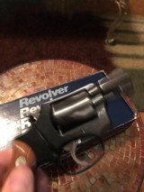 Smith and Wesson 37 (2 in, blue, box) - 4 of 7