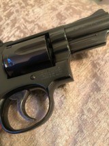 Smith and Wesson 19-5 (2 in, blue, wood grips) - 4 of 8