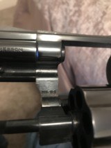 Smith and Wesson 19-5 (2 in, blue, wood grips) - 7 of 8