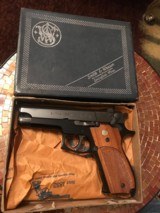 Smith and Wesson 439 (9 mm, box) - 2 of 7