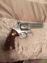 Smith and Wesson 686 (4 in, stainless) - 2 of 5