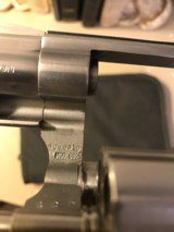 Smith and Wesson 686 (2 in, combats, no dash) - 3 of 4