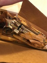 Smith and Wesson 29-3 (nickel, 4 in, box) - 3 of 8