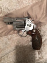 Smith and Wesson 629-1 (3 in, custom grips) - 2 of 9