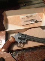 Smith and Wesson 686 (6in, targets, box) - 2 of 7