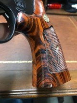 Smith and Wesson 586 (6in, targets, no dash) - 4 of 7