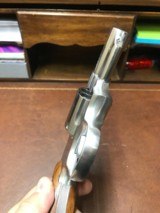 Smith and Wesson 66-2 (2.5 in, wood grips) - 3 of 5