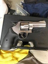 Smith and Wesson 610-3 - 2 of 8