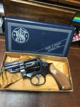 Smith and Wesson 19-4 (blue, 2.5 in, box) - 2 of 9