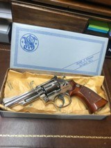Smith and Wesson 19-4 (4 in, nick, box) - 1 of 7