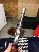 Smith and Wesson 624 (4 in, box) - 5 of 7