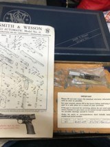 Smith and Wesson 41 (5 1/2 in, box, tools) - 6 of 11