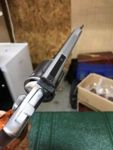 Smith and Wesson 686 (6 in, no dash, combats) - 4 of 6